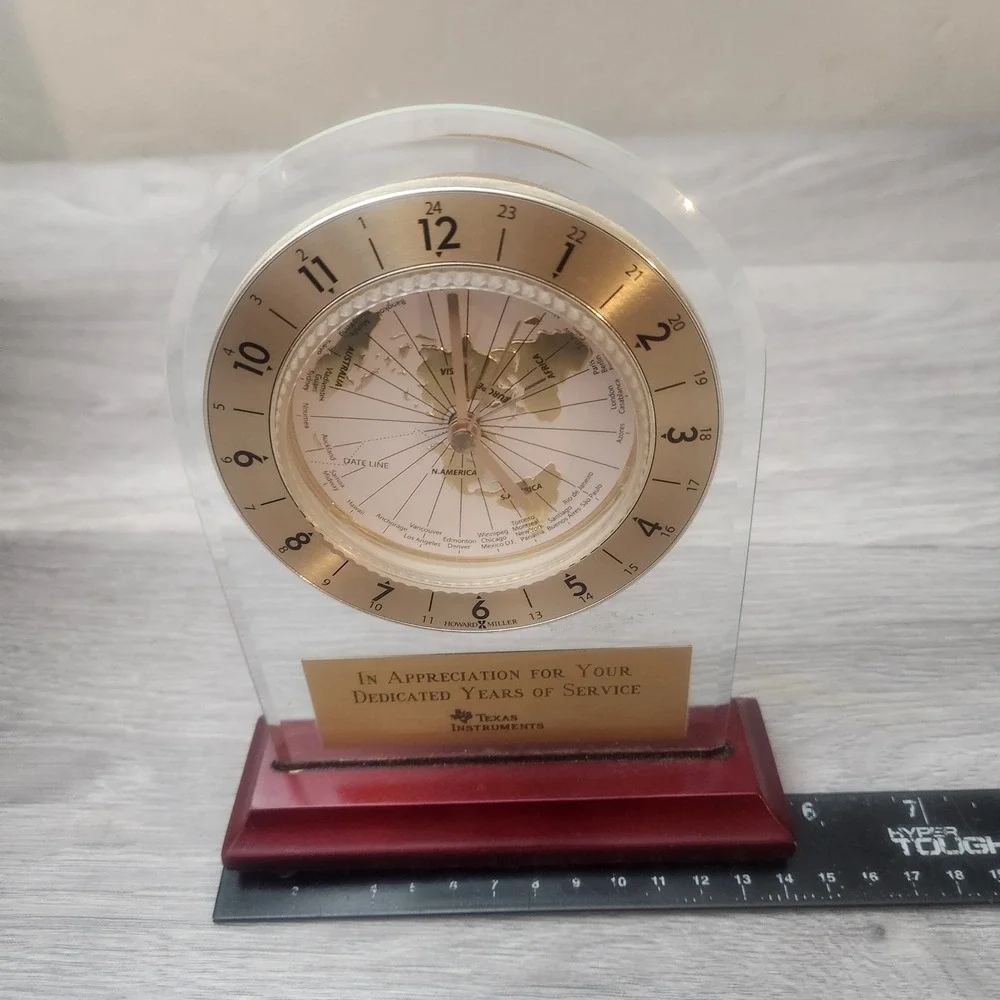 Howard Miller World Time Desk Clock Gold Map Texas Instruments‎ Award Mahogany